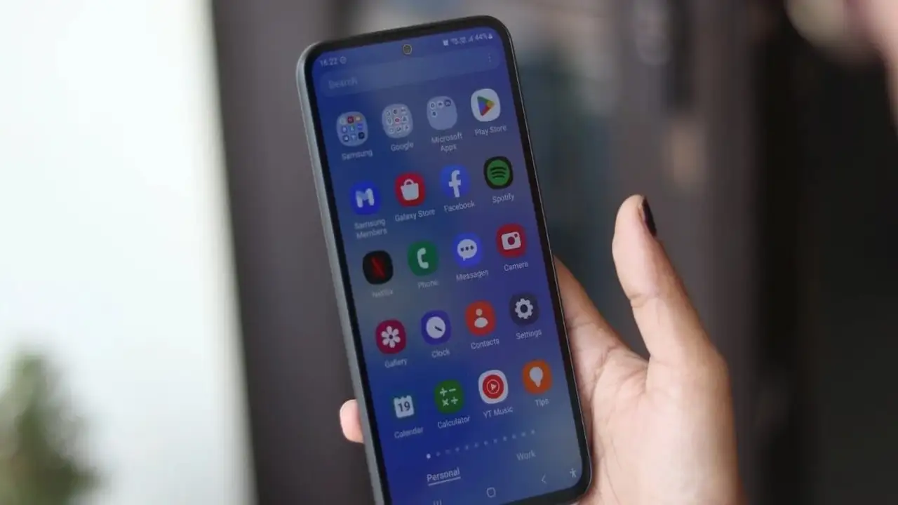 هاتف Galaxy A54 يتحصل على تحديث One UI 8.5 مع تحسينات جديدة